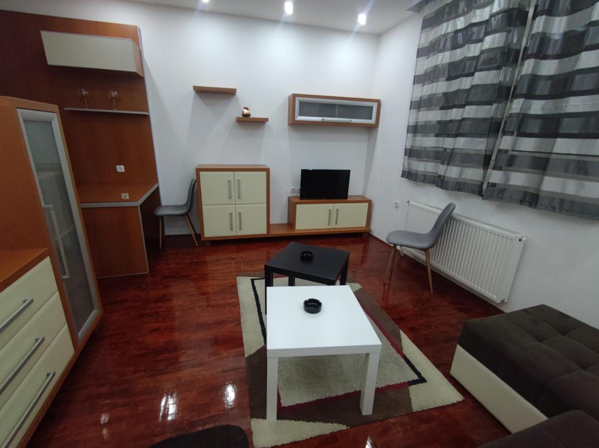 Nis Apartment Esterno foto