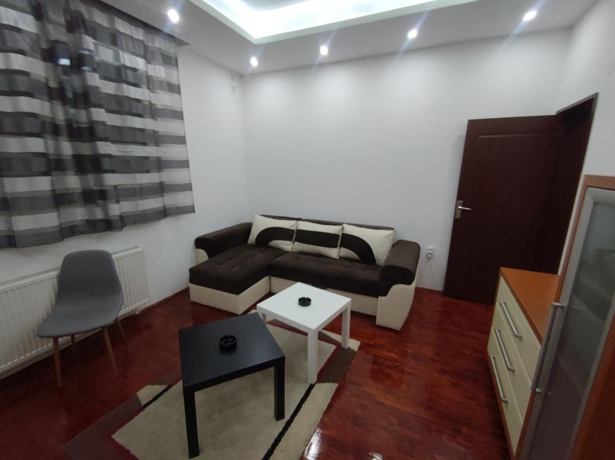 Nis Apartment Esterno foto